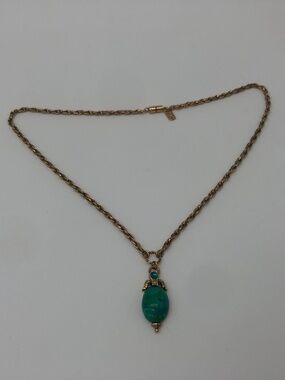 Vintage Signed 1928 Necklace Green Marbled Cabochon Edwardian Style Gold Tone